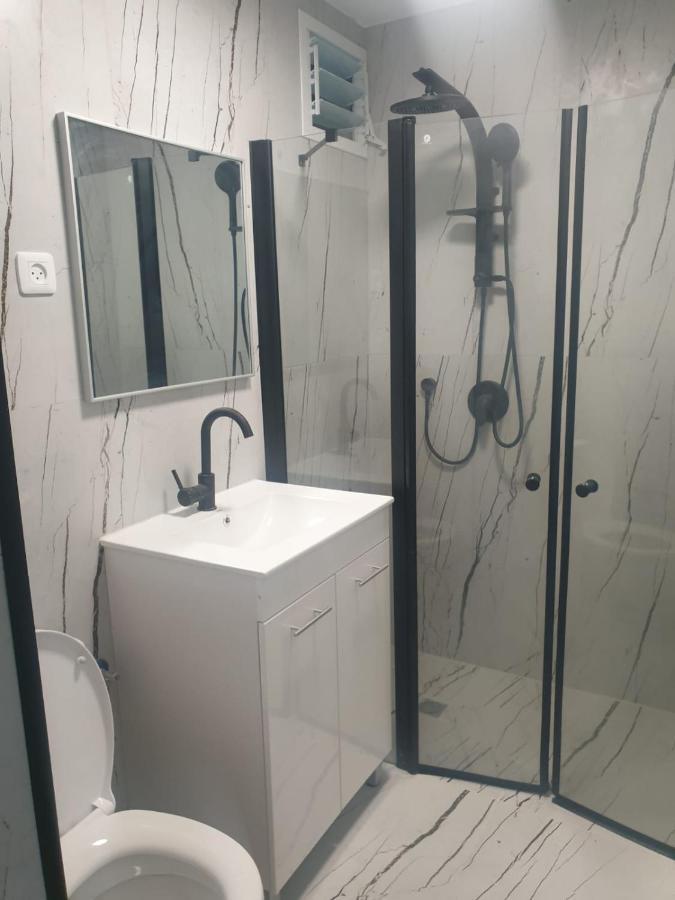 המקום הנפלא של אתי ולילך Lägenhet Eilat Exteriör bild
